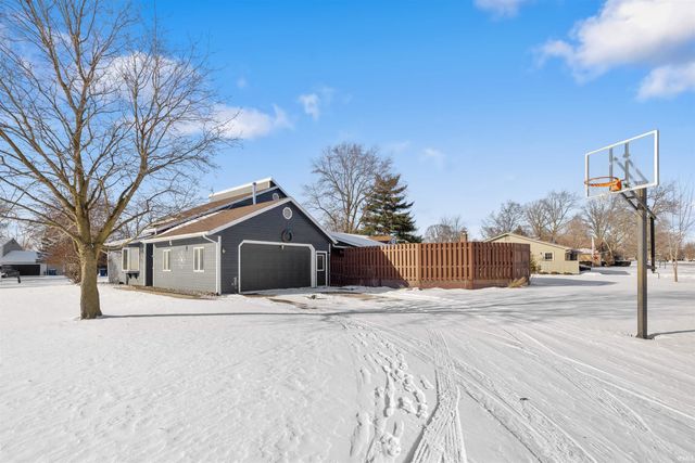 1102 Riviera Court, Auburn, IN 46706