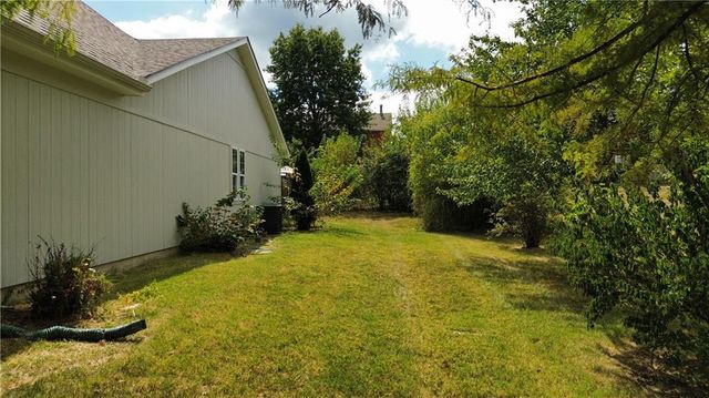 727 10th Street, Lee's Summit, MO 64081