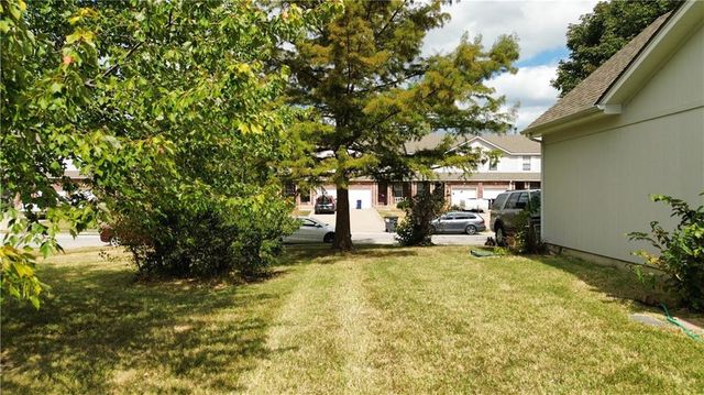 727 10th Street, Lee's Summit, MO 64081