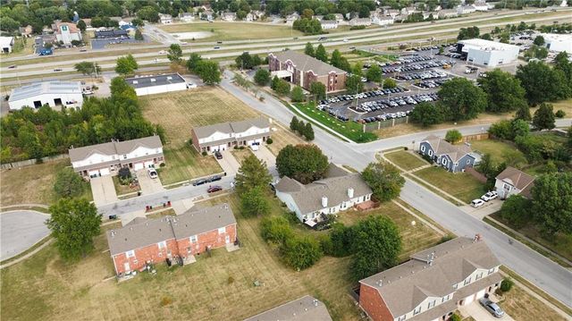 727 10th Street, Lee's Summit, MO 64081