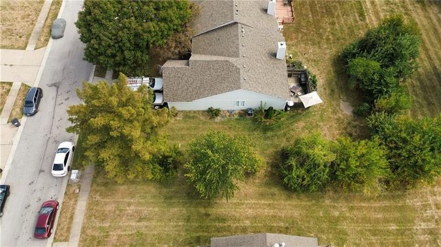 727 10th Street, Lee's Summit, MO 64081