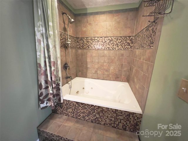 2025 Baton School Road, Lenoir, NC 28645