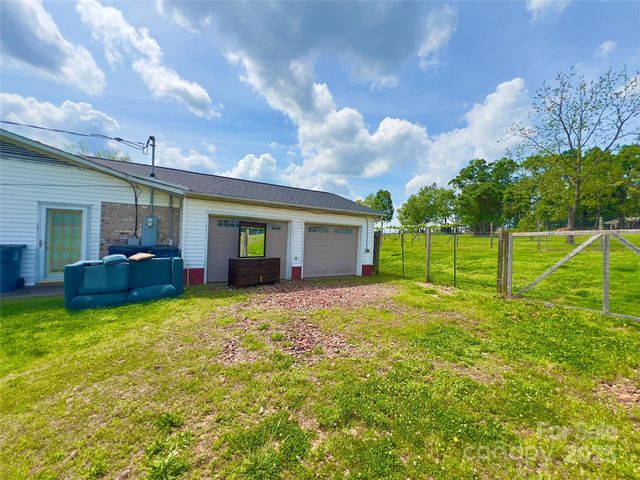 2025 Baton School Road, Lenoir, NC 28645