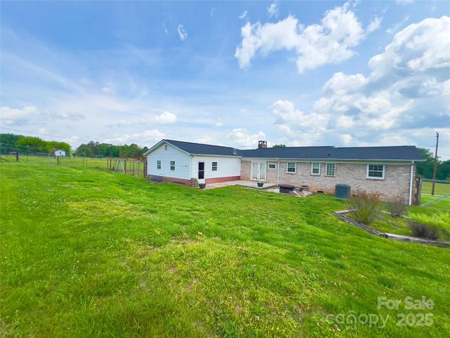 2025 Baton School Road, Lenoir, NC 28645