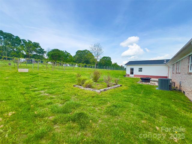 2025 Baton School Road, Lenoir, NC 28645