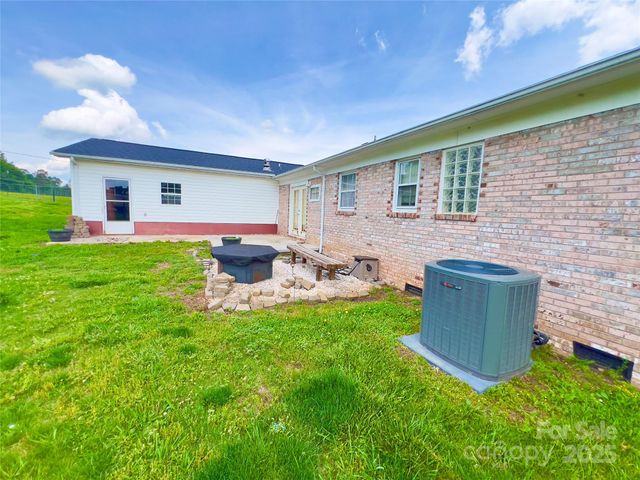 2025 Baton School Road, Lenoir, NC 28645