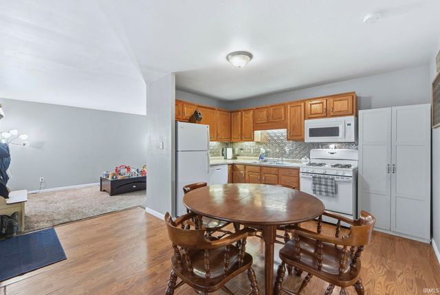 2814 Prairie Grove Drive, Fort Wayne, IN 46809