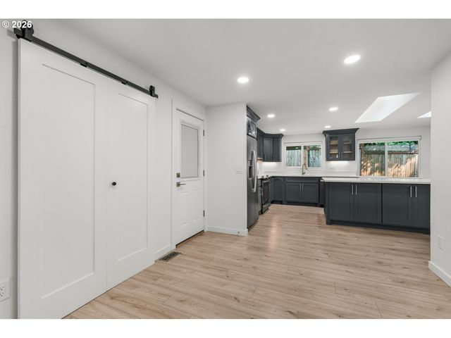 10220 Se MOUNT SCOTT Blvd, Portland, OR 97266