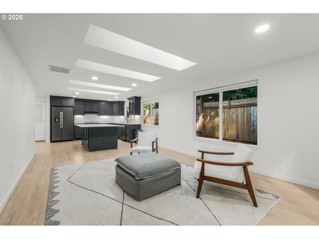 10220 Se MOUNT SCOTT Blvd, Portland, OR 97266