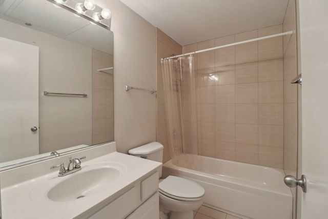 208 W Washington Street 1010, Chicago, IL 60606