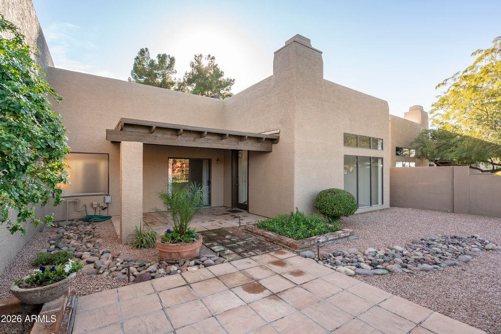 Image 11 of property listing at 4128 E Paradise Drive, Phoenix, AZ 85028