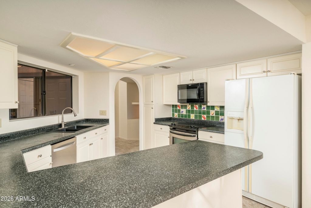 Image 18 of property listing at 4128 E Paradise Drive, Phoenix, AZ 85028
