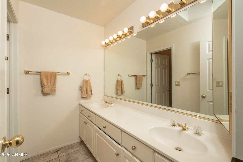 Image 24 of property listing at 4128 E Paradise Drive, Phoenix, AZ 85028