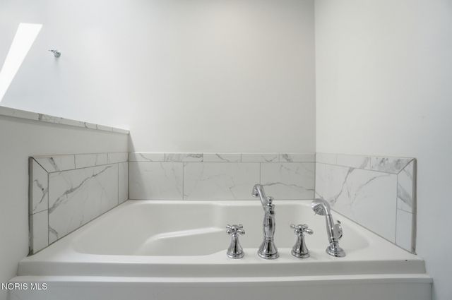 1001 Wilderness Court, Perrysburg, OH 43551
