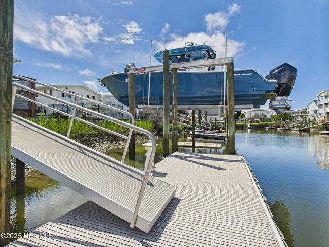 117 Salisbury Street, Holden Beach, NC 28462