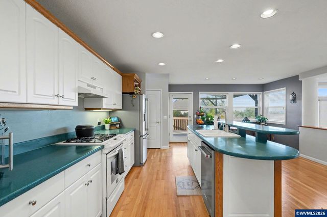 1683 Skyway St S, Salem, OR 97302