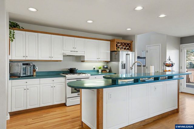 1683 Skyway St S, Salem, OR 97302