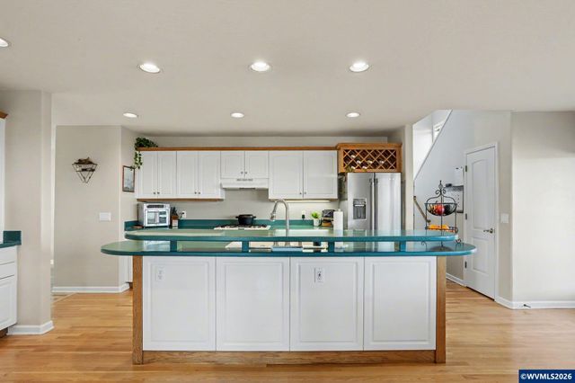 1683 Skyway St S, Salem, OR 97302