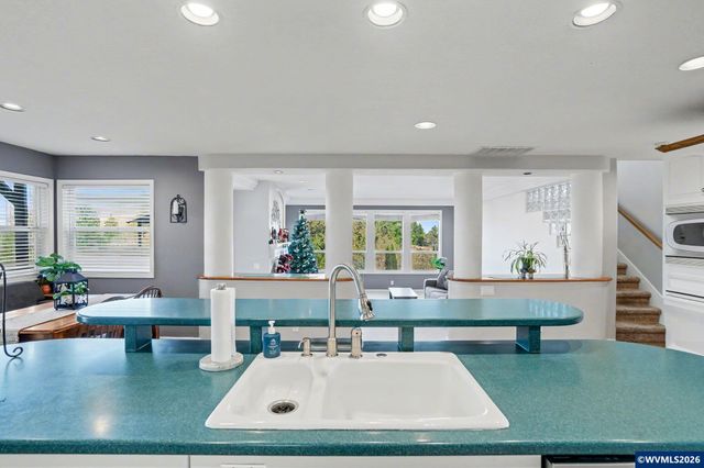 1683 Skyway St S, Salem, OR 97302