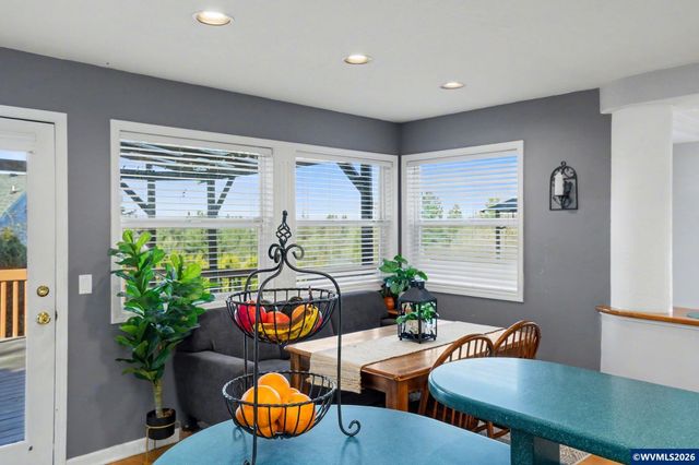 1683 Skyway St S, Salem, OR 97302