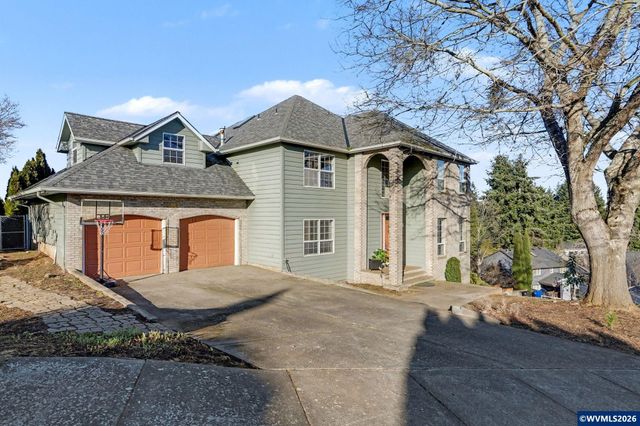 1683 Skyway St S, Salem, OR 97302