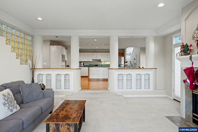 1683 Skyway St S, Salem, OR 97302