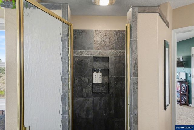 1683 Skyway St S, Salem, OR 97302