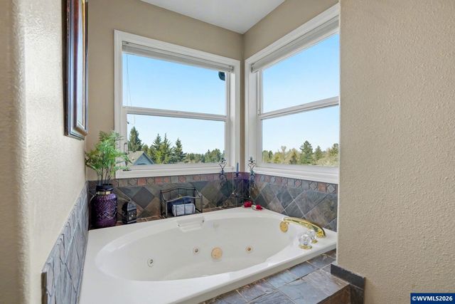 1683 Skyway St S, Salem, OR 97302