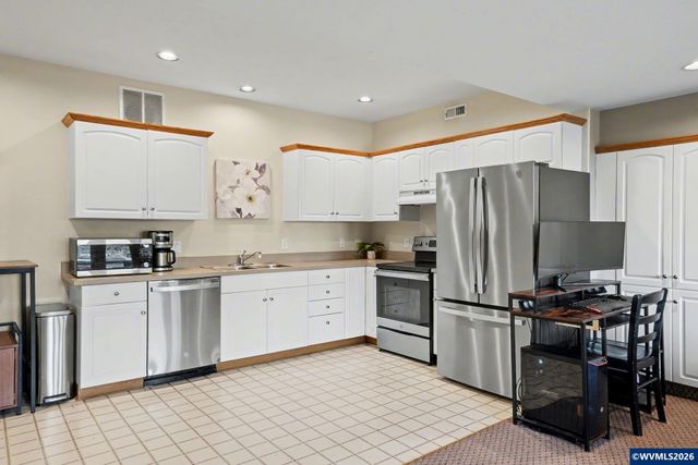 1683 Skyway St S, Salem, OR 97302