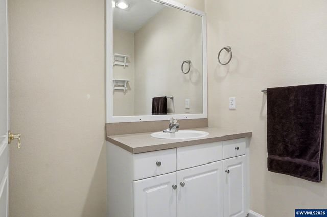 1683 Skyway St S, Salem, OR 97302