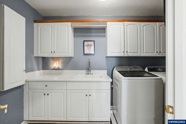 1683 Skyway St S, Salem, OR 97302