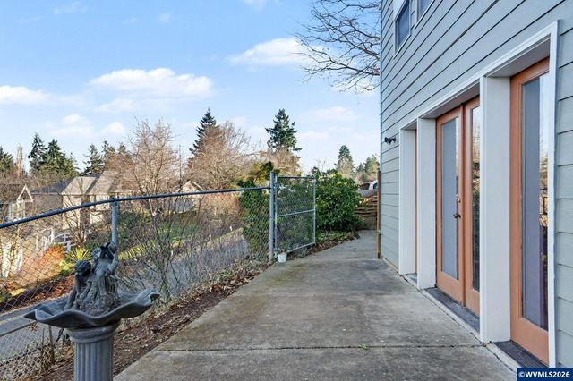 1683 Skyway St S, Salem, OR 97302