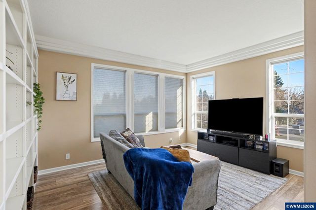 1683 Skyway St S, Salem, OR 97302