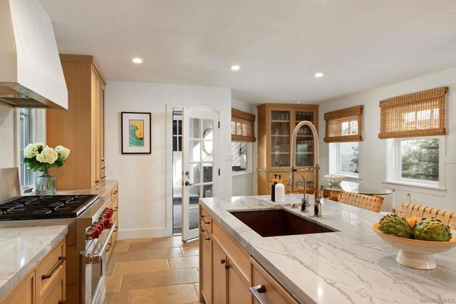 335 Gravilla Street, La Jolla, CA 92037