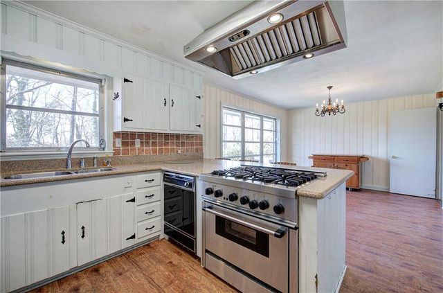 16 Summit SE Drive, Lindale, GA 30147