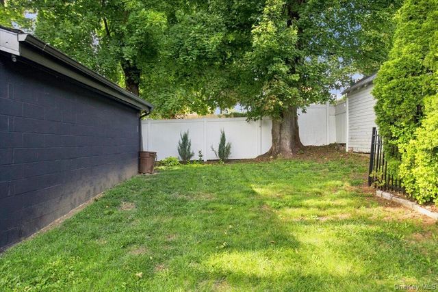 3 Elm Street, Pleasantville, NY 10570