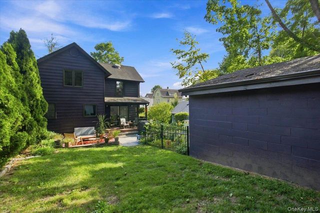 3 Elm Street, Pleasantville, NY 10570