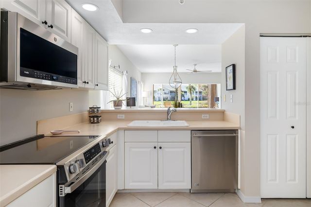 410 LAUREL LAKE DRIVE 101, Venice, FL 34292