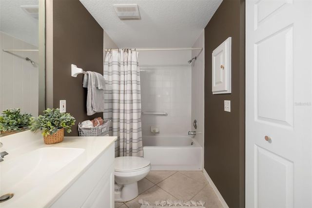 410 LAUREL LAKE DRIVE 101, Venice, FL 34292