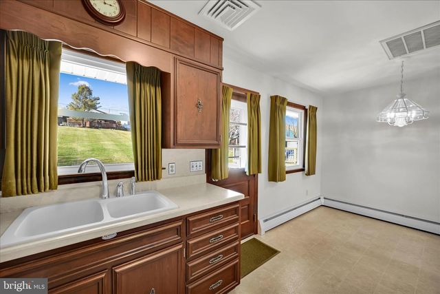 1321 WOODCREST DR, Reading, PA 19607