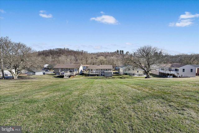 1321 WOODCREST DR, Reading, PA 19607