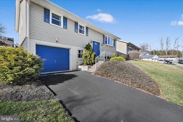 1321 WOODCREST DR, Reading, PA 19607