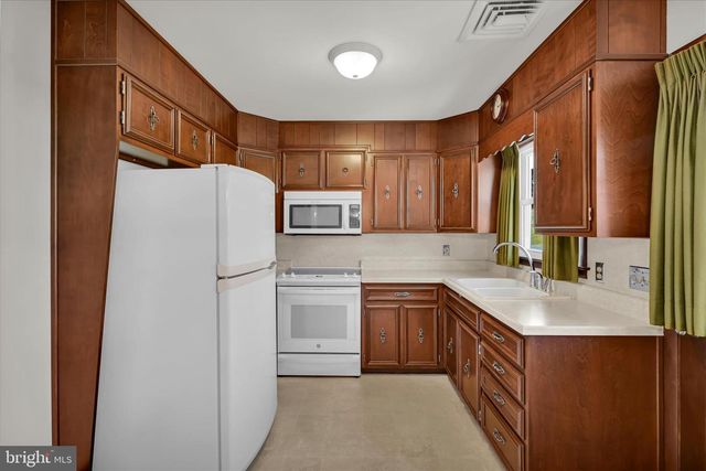 1321 WOODCREST DR, Reading, PA 19607