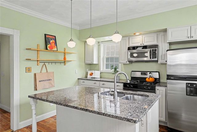 10 Dartmouth Street, Pawtucket, RI 02860