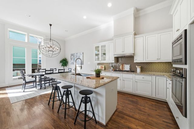 1360 W 25th Street, Houston, TX 77008