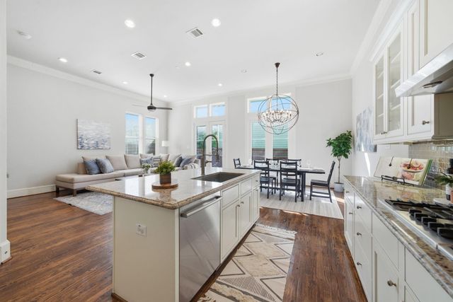 1360 W 25th Street, Houston, TX 77008