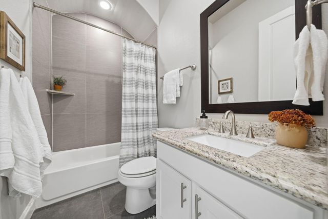 1360 W 25th Street, Houston, TX 77008