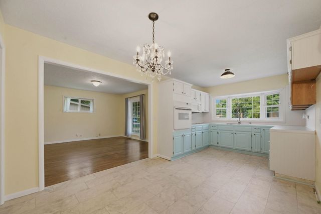 1442 N Prairie Lane, Derby, KS 67037