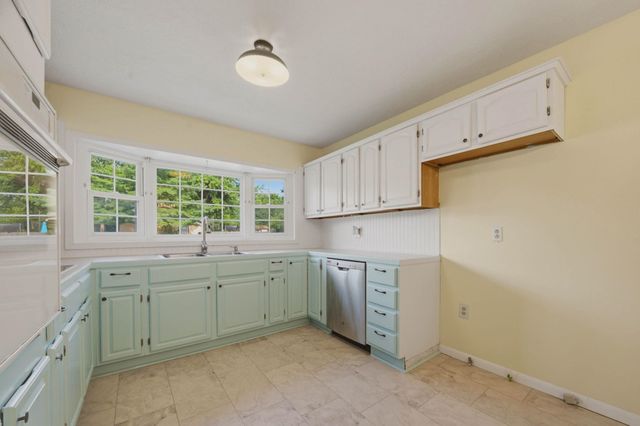 1442 N Prairie Lane, Derby, KS 67037