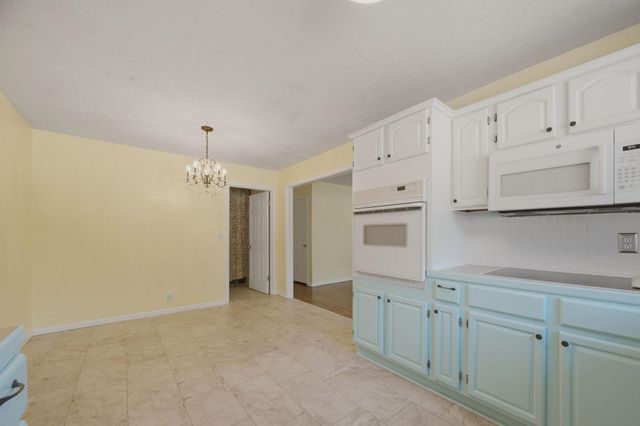 1442 N Prairie Lane, Derby, KS 67037